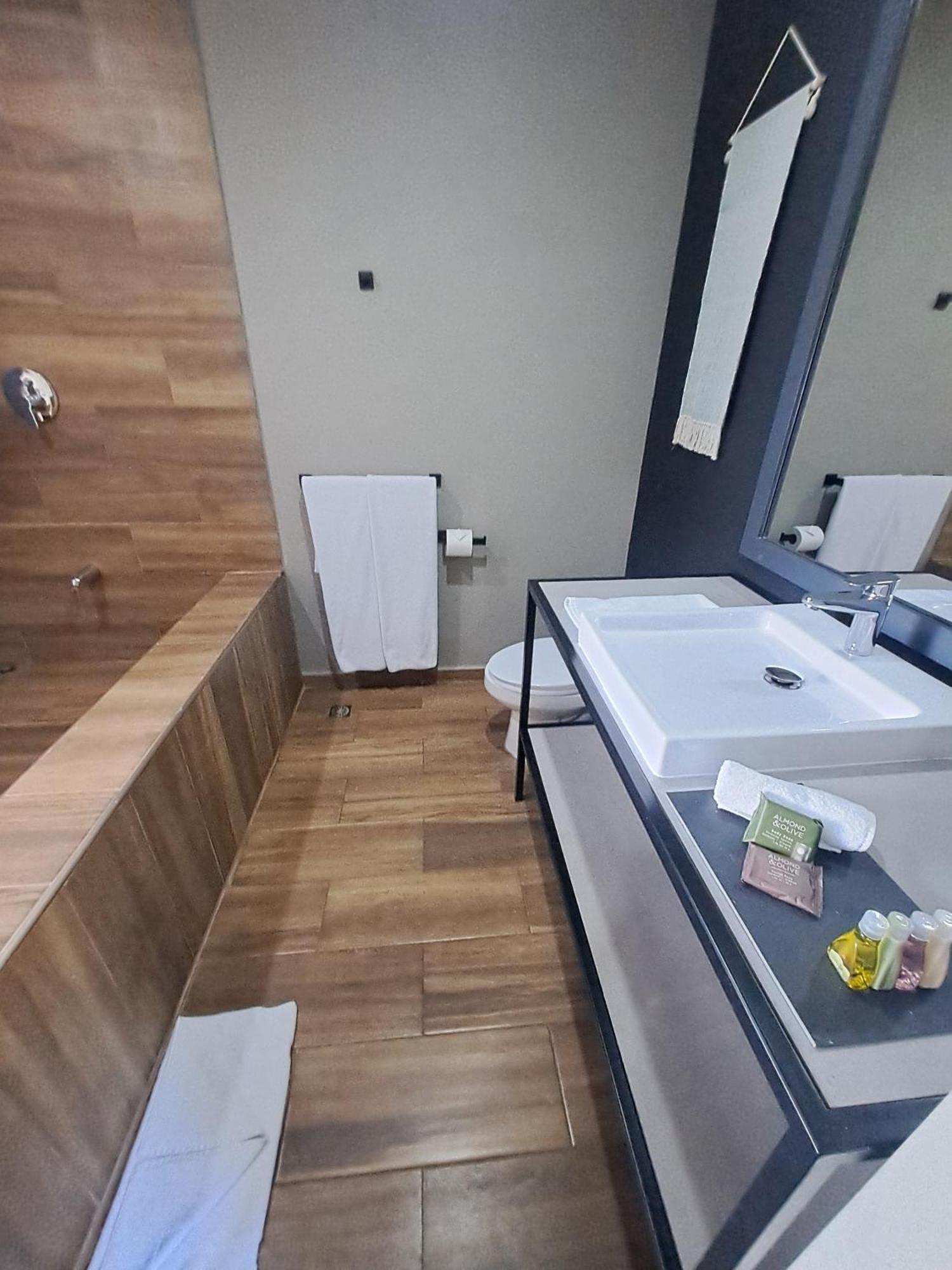 Cardedeu Hotel Lago De Coatepeque El Congo Exteriör bild